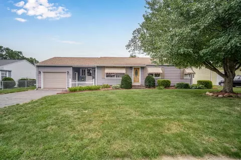 25 Oakwood St, Chicopee, MA 01020