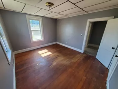 25 Saxon St, Fall River, MA 02720 photo 11