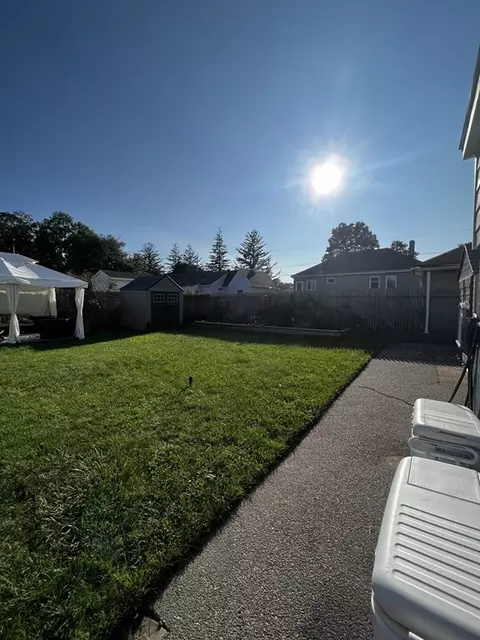 25 Saxon St, Fall River, MA 02720 photo 3