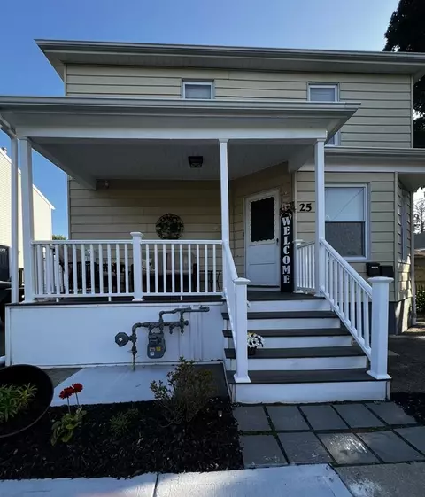 25 Saxon St, Fall River, MA 02720