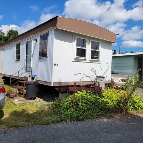 98 Newbury St #39A, Danvers, MA 01923
