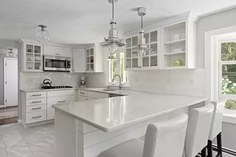 5 Cumloden Dr, Falmouth, MA 02540
