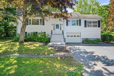 14 1st Ave, Wareham, MA 02571