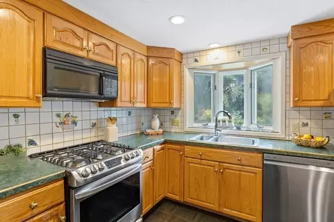 115 Willow St, Acton, MA 01720 photo 4