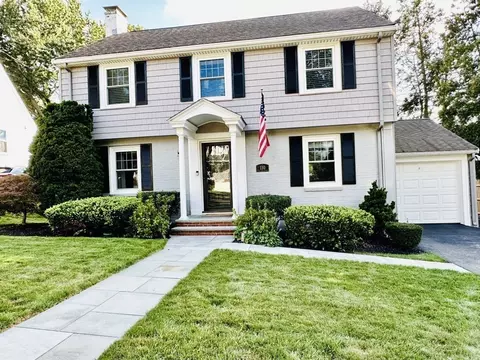 110 Fair Oaks Ave, Newton, MA 02460