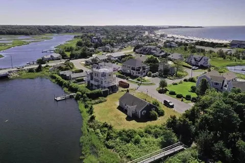 34 Short Beach Rd, Barnstable, MA 02632