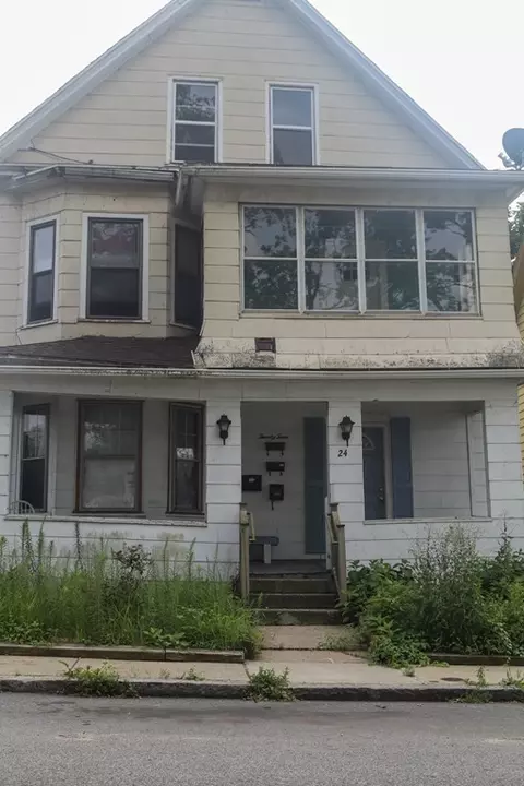 24 Walnut St, Chicopee, MA 01020