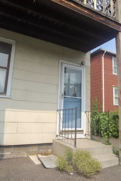 24 Walnut St, Chicopee, MA 01020 photo 2