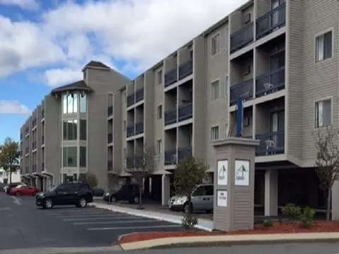 32 Ashworth Ave #422, Hampton, NH 03842