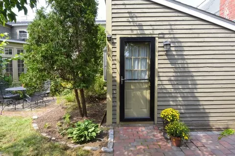 1 Orange St #4, Salem, MA 01970