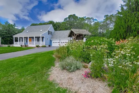 3 Cedar Hill Dr, Acushnet, MA 02743