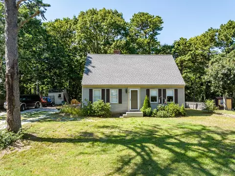 5 Peter Oliver Rd, Dennis, MA 02660