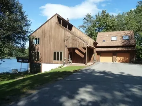 3 Oak Grv, Ayer, MA 01432