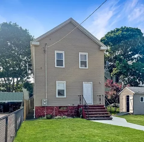 53 Garside St, Fall River, MA 02720