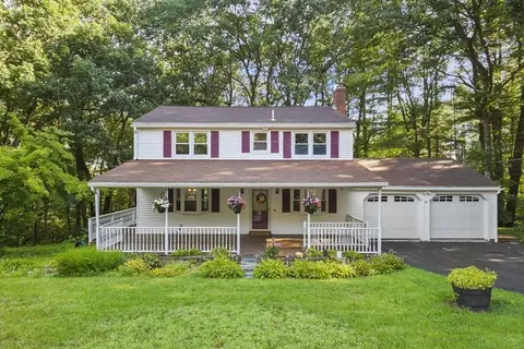 142 Fort Sumter Dr, Holden, MA 01520
