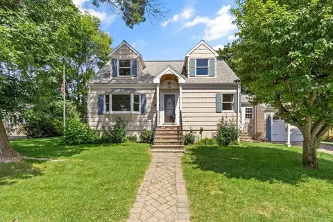 73 Kearney Dr, Lowell, MA 01852