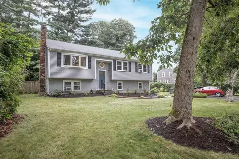127 Mary Ln, Bridgewater, MA 02324