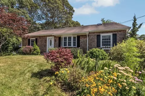 36 Elaine Rd, Barnstable, MA 02601
