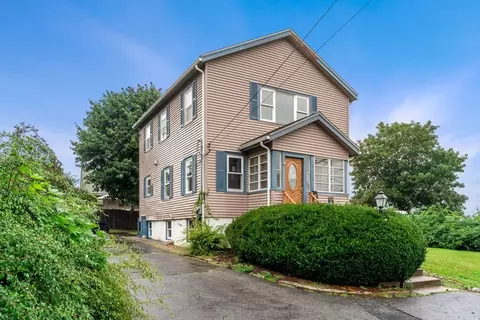 69 Fox Hill Rd, Nahant, MA 01908
