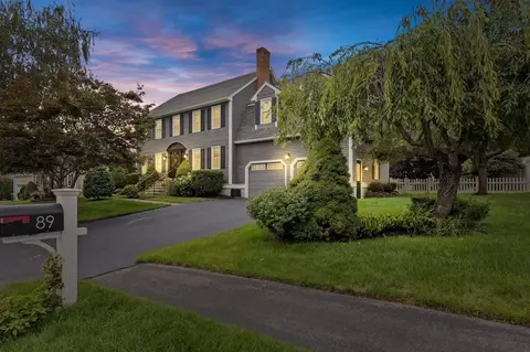 89 Ledgeview Dr, Norwood, MA 02062