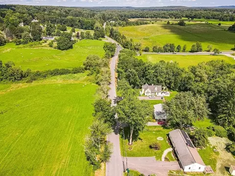 405 Goss Ln, Lancaster, MA 01523 photo 3
