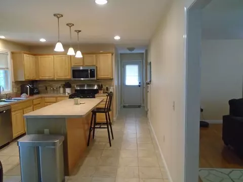 37 Aberdeen Rd, Springfield, MA 01109 photo 5
