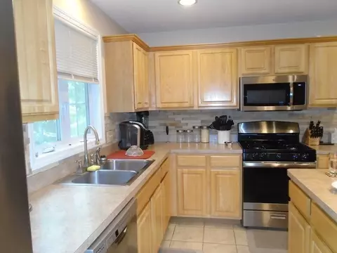 37 Aberdeen Rd, Springfield, MA 01109 photo 6