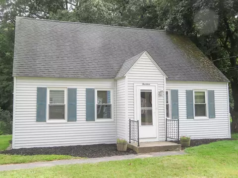 14 Lake St, Millbury, MA 01527