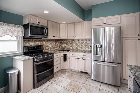 385 Eddy St, Fall River, MA 02723 photo 3
