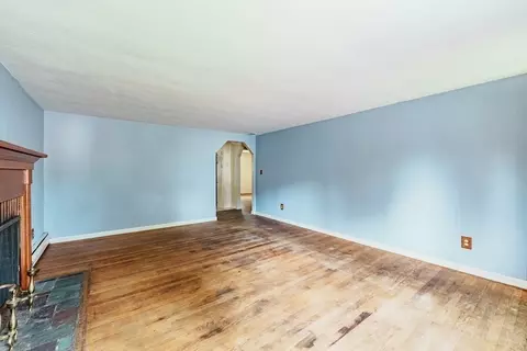 96 Strong St, Springfield, MA 01104 photo 9