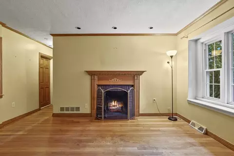 9 Foster St, Danvers, MA 01923 photo 3