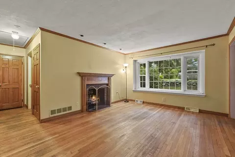 9 Foster St, Danvers, MA 01923 photo 4
