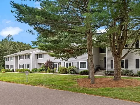 18 Beals Cove Rd #J, Hingham, MA 02043