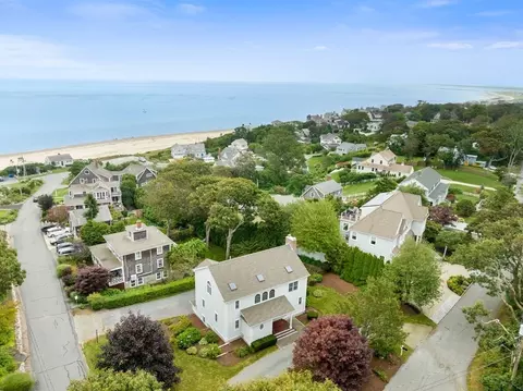 492 Williston Rd, Bourne, MA 02562