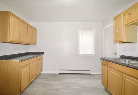 38 Collins St, Springfield, MA 01109 photo 10