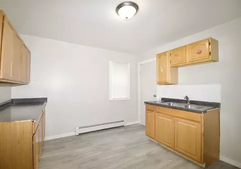 38 Collins St, Springfield, MA 01109 photo 9