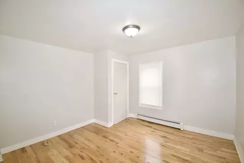 38 Collins St, Springfield, MA 01109 photo 8
