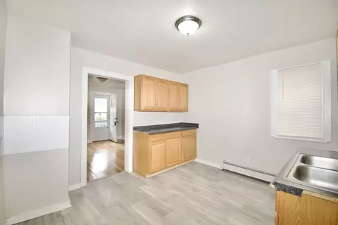 38 Collins St, Springfield, MA 01109 photo 11