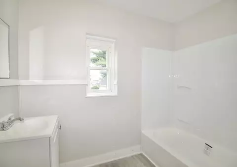 38 Collins St, Springfield, MA 01109 photo 17