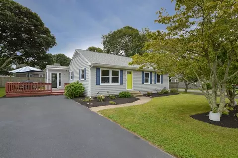 15 Chestnut St, Falmouth, MA 02536