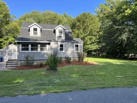 17 Reynolds Ave, Rehoboth, MA 02769