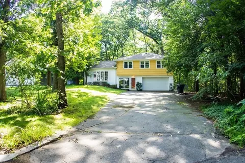 47 Craig St, Springfield, MA 01108