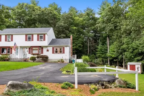 31 Pinecrest Rd #31, Uxbridge, MA 01569