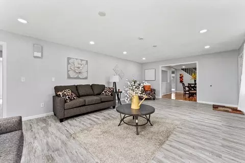 129 Catherine St, Chicopee, MA 01013 photo 16