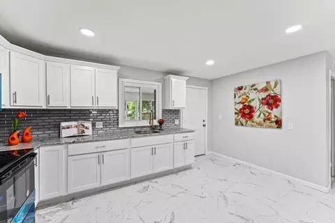129 Catherine St, Chicopee, MA 01013 photo 10