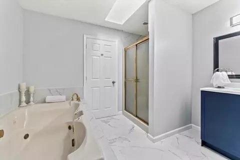 129 Catherine St, Chicopee, MA 01013 photo 22