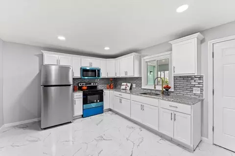 129 Catherine St, Chicopee, MA 01013 photo 9