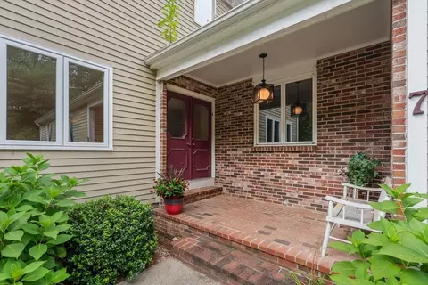 7 Wayside Ln, Canton, MA 02021 photo 2