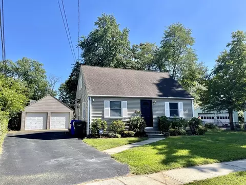 17 Midway St, Springfield, MA 01151