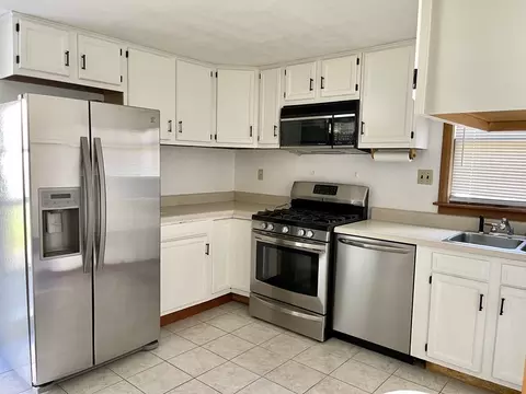 17 Midway St, Springfield, MA 01151 photo 4